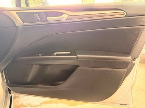 Used 2017 Ford Fusion SE w/ Fusion SE Technology Package FWD image 32
