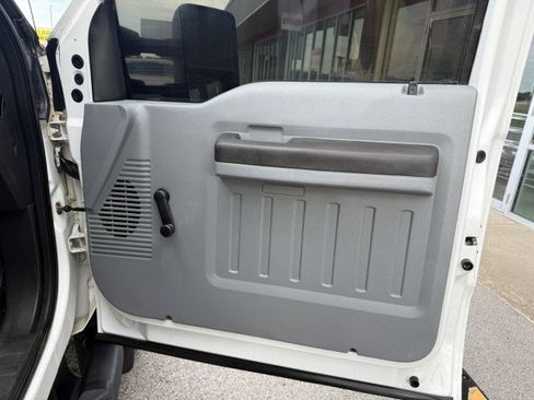 Used 2015 Ford F550 4x4 Regular Cab Super Duty image 19