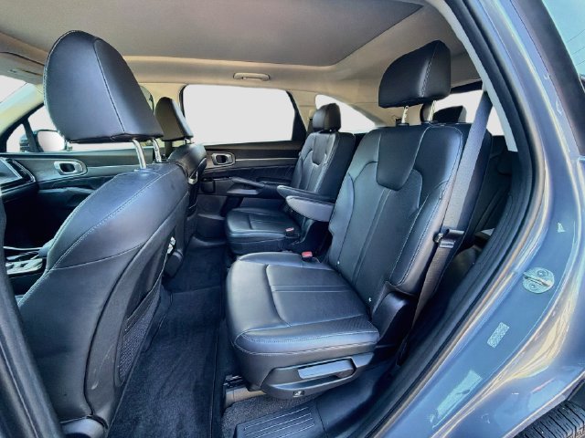 Used 2025 Kia Sorento SX AWD/4WD image 21