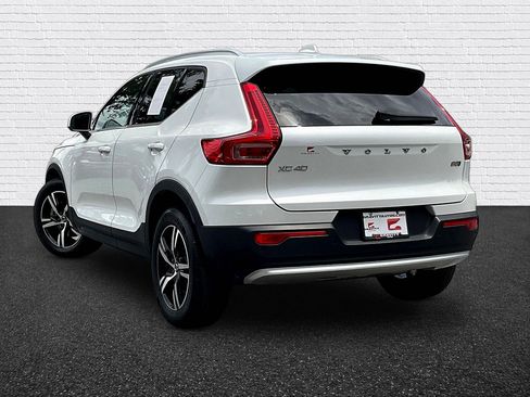 Used 2024 Volvo XC40 B5 Core AWD/4WD image 5