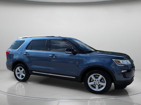 Certified 2018 Ford Explorer XLT w/ Equipment Group 202A image 35