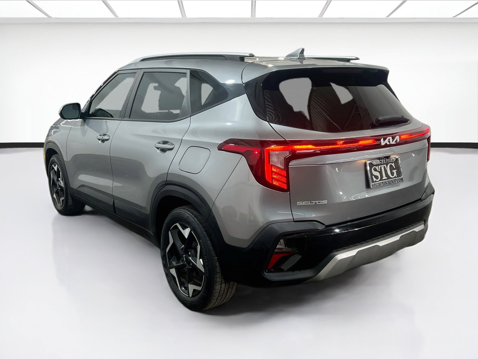 Used 2025 Kia Seltos S FWD image 6