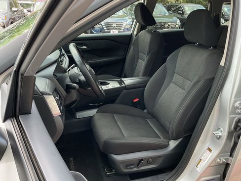 Used 2025 Nissan Rogue SV image 14