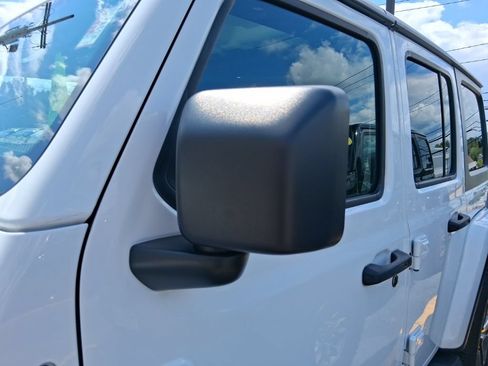 Used 2022 Jeep Wrangler Unlimited Sahara w/ Dual Top Group AWD/4WD image 6