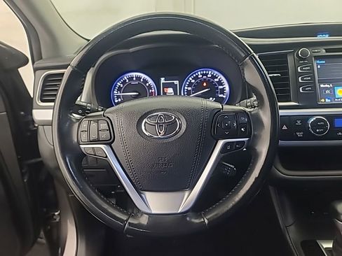 Used 2019 Toyota Highlander XLE image 31