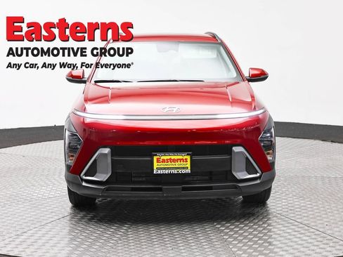 Used 2025 Hyundai Kona SEL FWD image 2