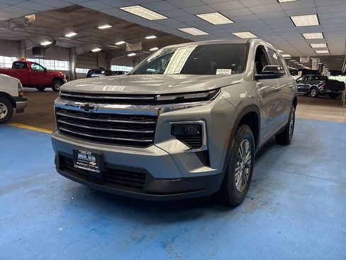 New 2026 Chevrolet Traverse LT w/ LPO, Floor Liner Package FWD image 11