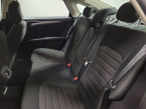 Used 2020 Ford Fusion SE FWD image 19