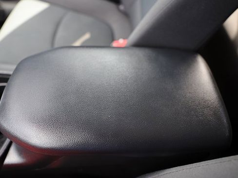 Used 2019 Toyota RAV4 LE image 28