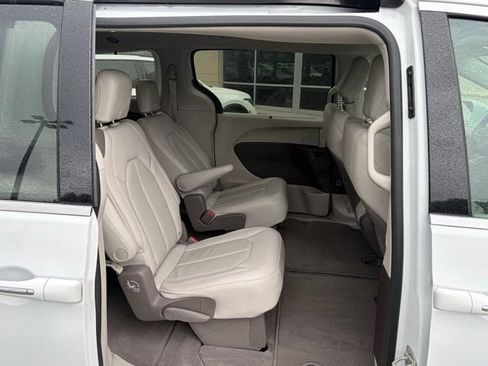 Used 2021 Chrysler Pacifica Touring-L w/ Premium & Safety Sphere Group FWD image 32