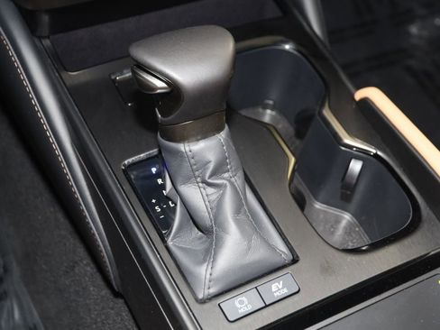 Used 2025 Lexus ES 300h F Sport w/ Accessory Package (Z1) image 7