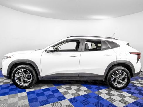 Used 2025 Chevrolet Trax LT image 8