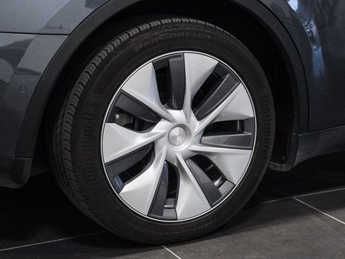 Used 2022 Tesla Model Y Long Range image 57