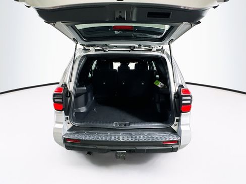 Used 2025 Toyota 4Runner SR5 image 28