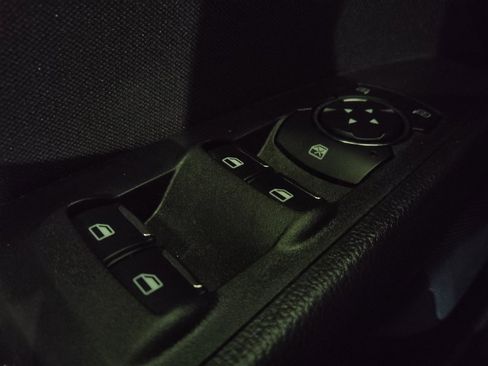 Used 2020 Ford Fusion SE FWD image 27