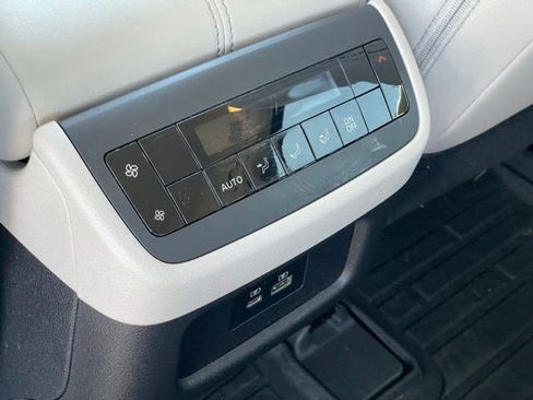 Used 2023 Nissan Pathfinder SL AWD/4WD image 9