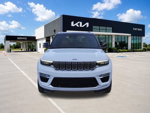 Used 2022 Jeep Grand Cherokee Summit AWD/4WD image 2