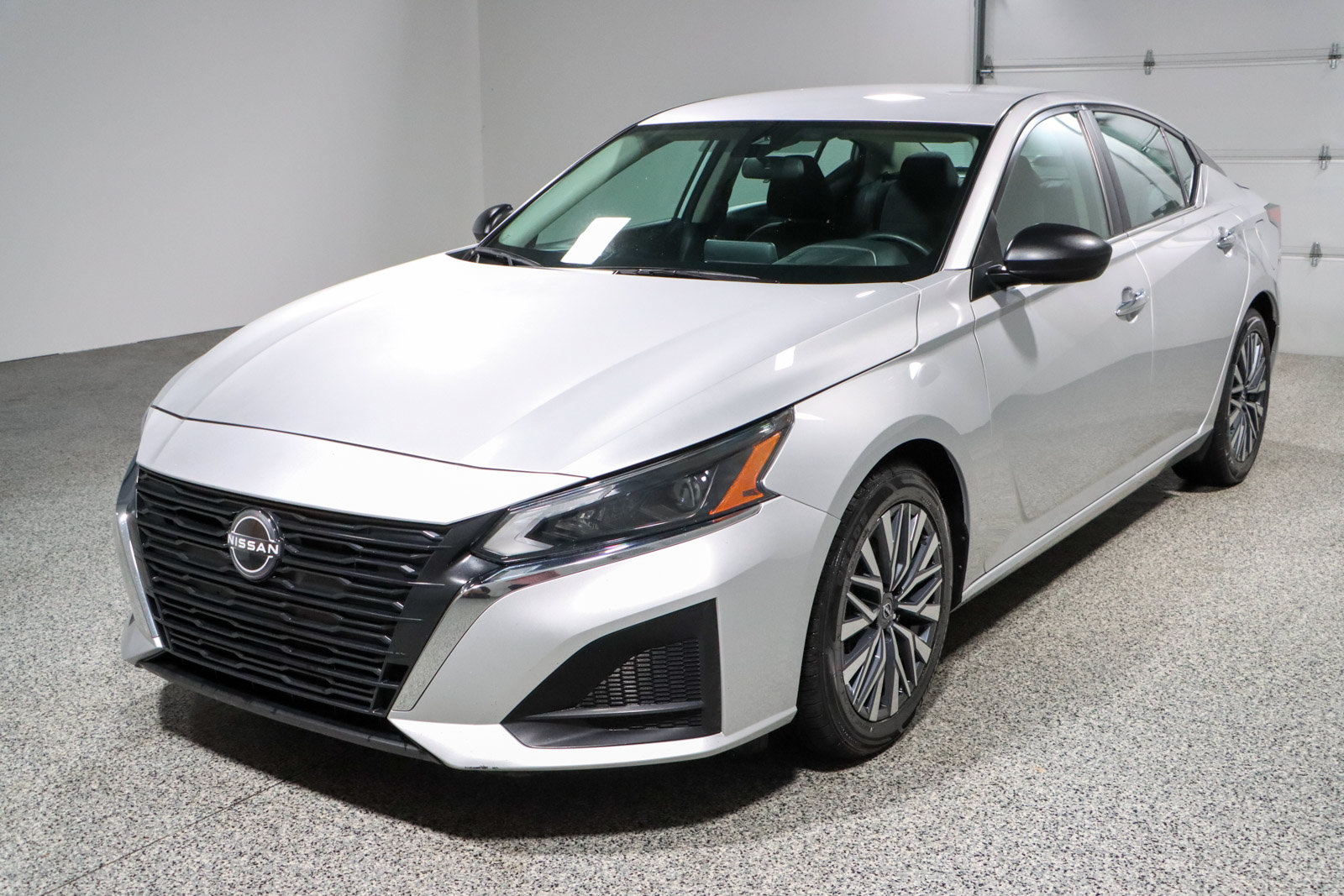 Used 2024 Nissan Altima 2.5 SV FWD image 29