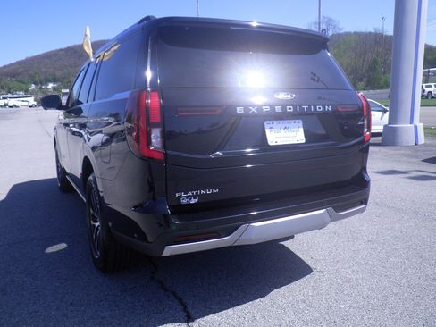 Certified 2025 Ford Expedition Platinum image 5