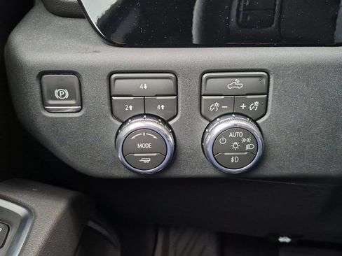 New 2026 GMC Sierra 2500 SLE w/ SLE Value Package; AWD/4WD image 19