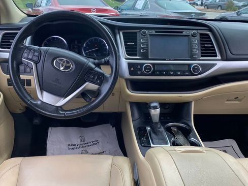 Used 2014 Toyota Highlander XLE AWD/4WD image 9