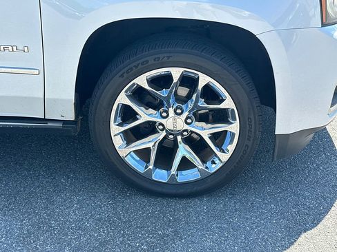 Used 2020 GMC Yukon XL Denali w/ Denali Premium Package AWD/4WD image 12