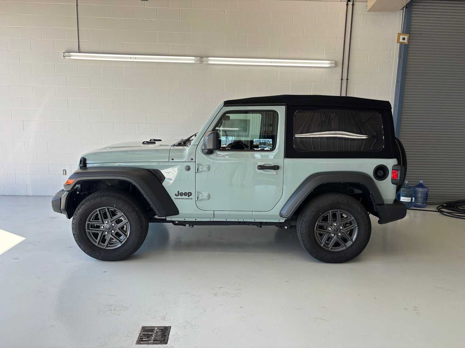 Used 2024 Jeep Wrangler Sport AWD/4WD image 1
