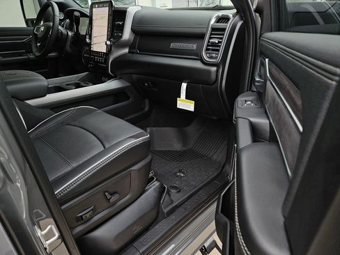 New 2026 RAM 2500 Laramie AWD/4WD image 8