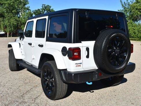 Used 2023 Jeep Wrangler Unlimited Sahara w/ Cold Weather Group AWD/4WD image 5
