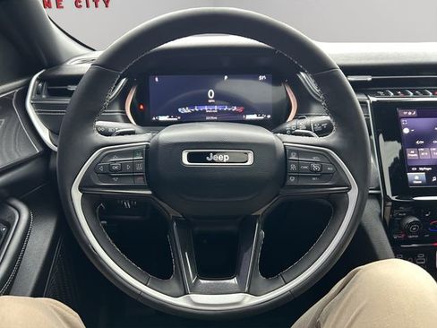 Used 2023 Jeep Grand Cherokee Altitude image 12