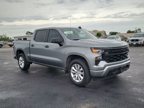 Used 2025 Chevrolet Silverado 1500 Custom image 8