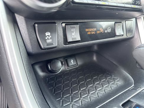 Used 2022 Toyota RAV4 SE w/ Convenience Package AWD/4WD image 27