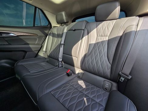 Used 2022 Buick Envision Avenir w/ Technology Package II image 26