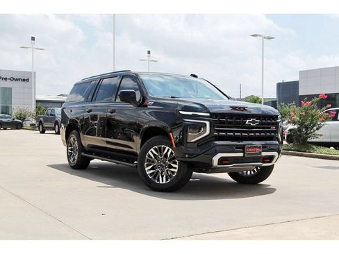 Used 2025 Chevrolet Suburban Z71 AWD/4WD image 1