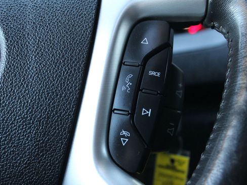 Used 2010 GMC Acadia SLE image 27