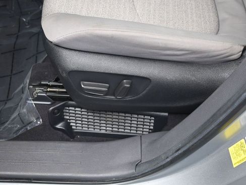 Used 2024 Toyota Sienna LE image 12