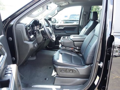 Used 2022 Chevrolet Silverado 1500 LT AWD/4WD image 17