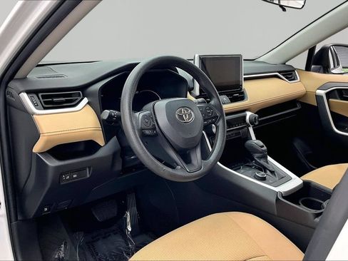 Used 2023 Toyota RAV4 LE AWD/4WD image 14
