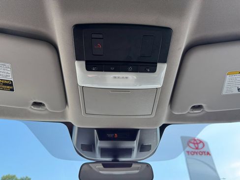 Used 2024 Nissan Rogue SV FWD image 38