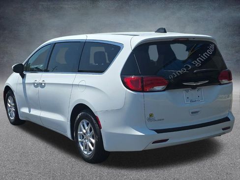 Used 2023 Chrysler Voyager LX FWD image 3