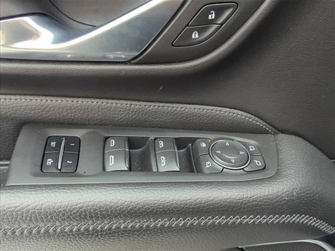 Used 2023 GMC Yukon XL Denali AWD/4WD image 8