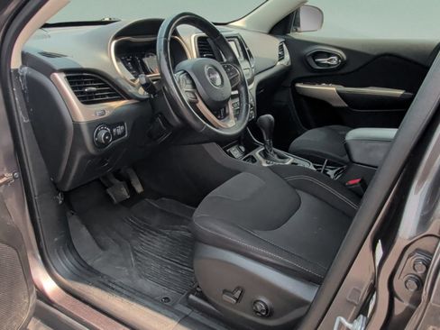 Used 2017 Jeep Cherokee Latitude w/ Comfort & Sound Group FWD image 28