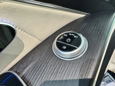 Used 2022 Mercedes-Benz S 580 4MATIC Sedan w/ AMG Line Package image 25