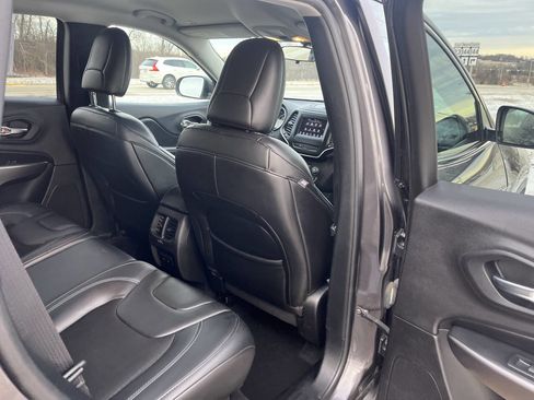 Used 2019 Jeep Cherokee Latitude Plus w/ Cold Weather Group image 33