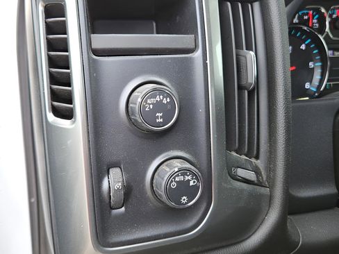 Used 2018 Chevrolet Silverado 1500 LT image 19