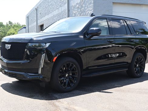 Used 2023 Cadillac Escalade Sport w/ LPO, ONYX Package AWD/4WD image 5