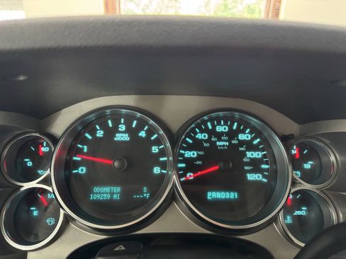 Used 2010 Chevrolet Silverado 1500 LT AWD/4WD image 29