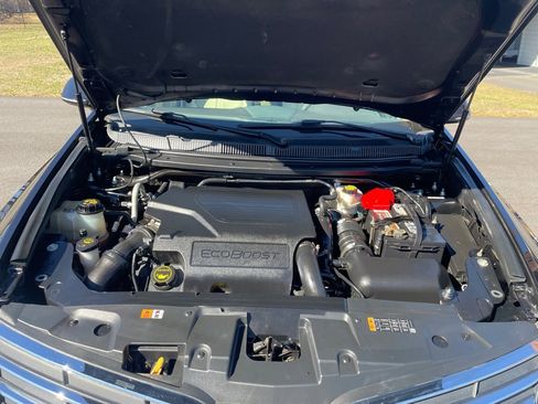 Used 2019 Lincoln MKT image 10