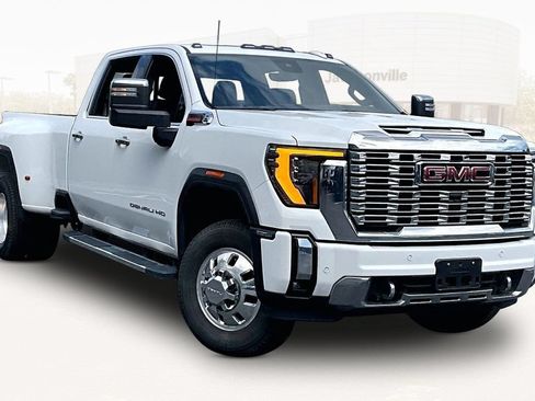 Used 2025 GMC Sierra 3500 Denali w/ Denali Reserve Package AWD/4WD image 3
