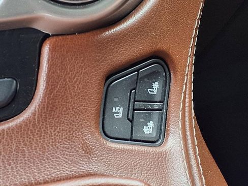Used 2016 Chevrolet Suburban LTZ AWD/4WD image 18